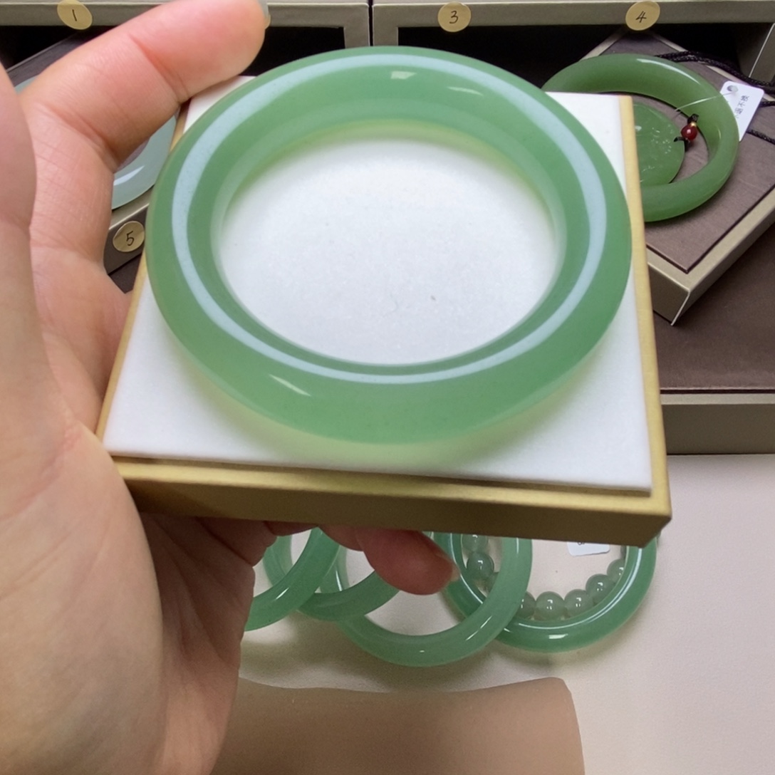 东陵石未镶嵌手镯