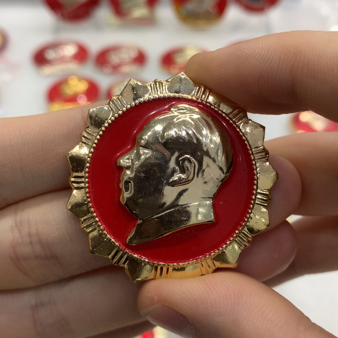 铝一**伴红色纪念章 齿轮 