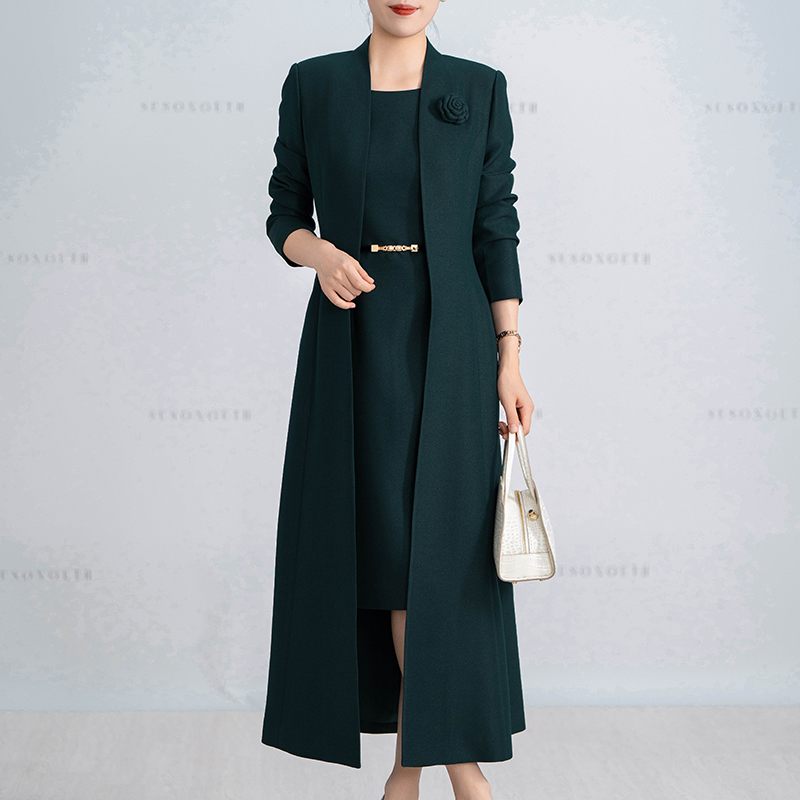 绿意梦境--秋季新款深绿色圆领背心裙搭配长款连立领风衣