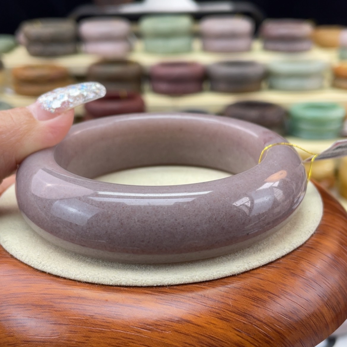 【闪购商品】石英质玉手镯未镶嵌此****二