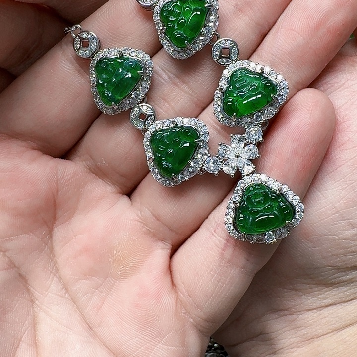 翡翠颈饰未镶嵌天然A货翡翠放漏