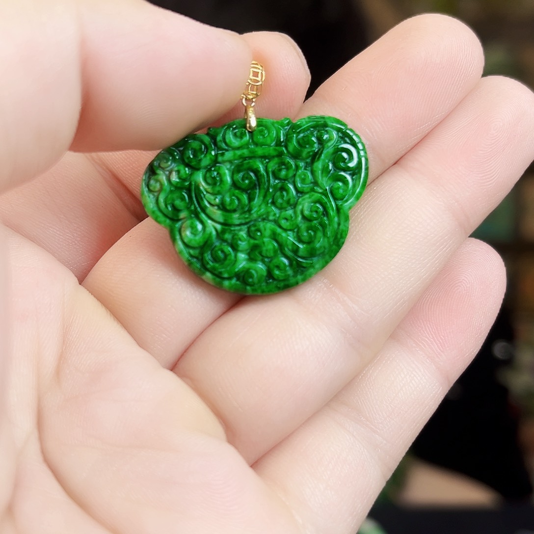 翡翠18K金镶嵌颈饰吊坠