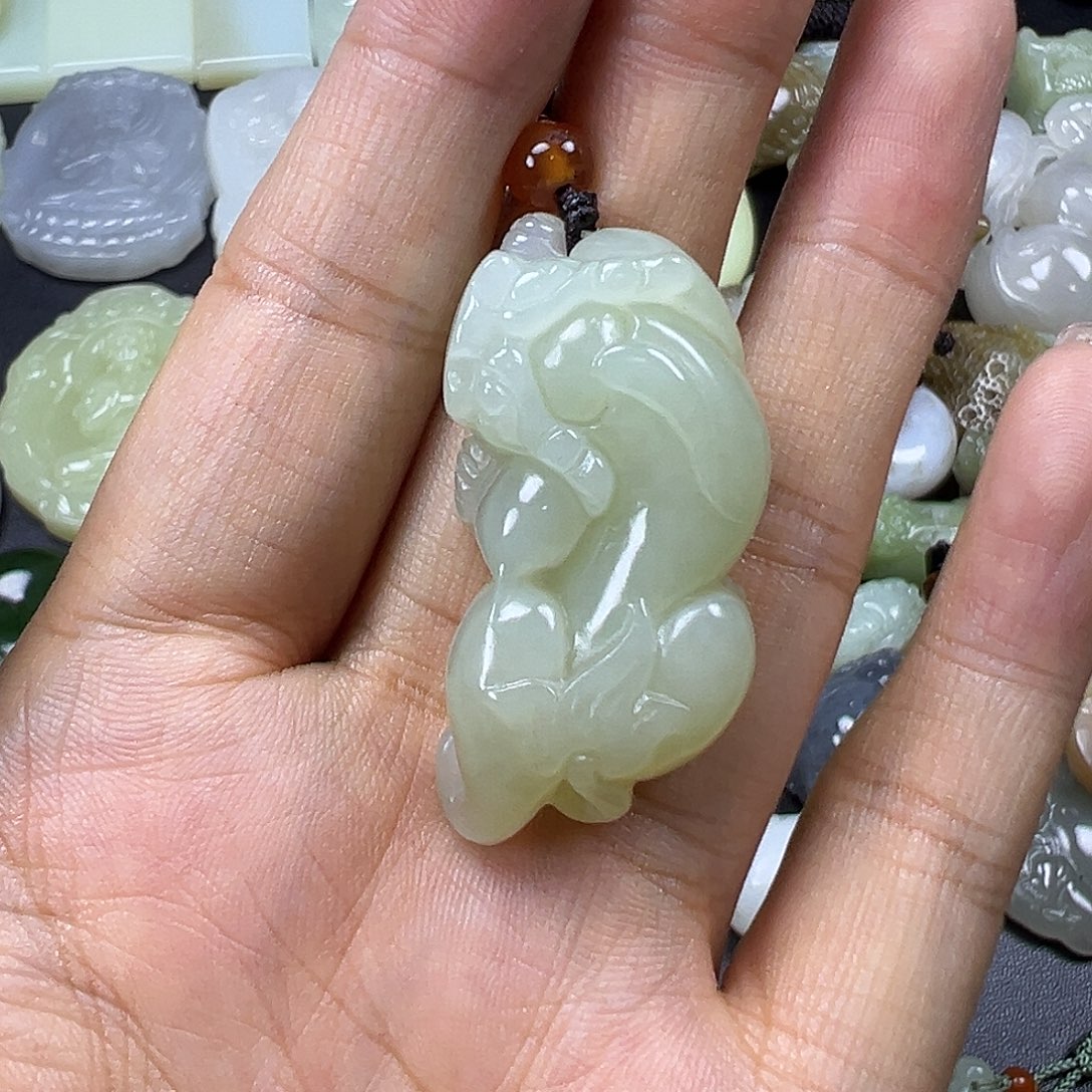 吊坠(赠链)未镶嵌和田玉微瑕不退不换