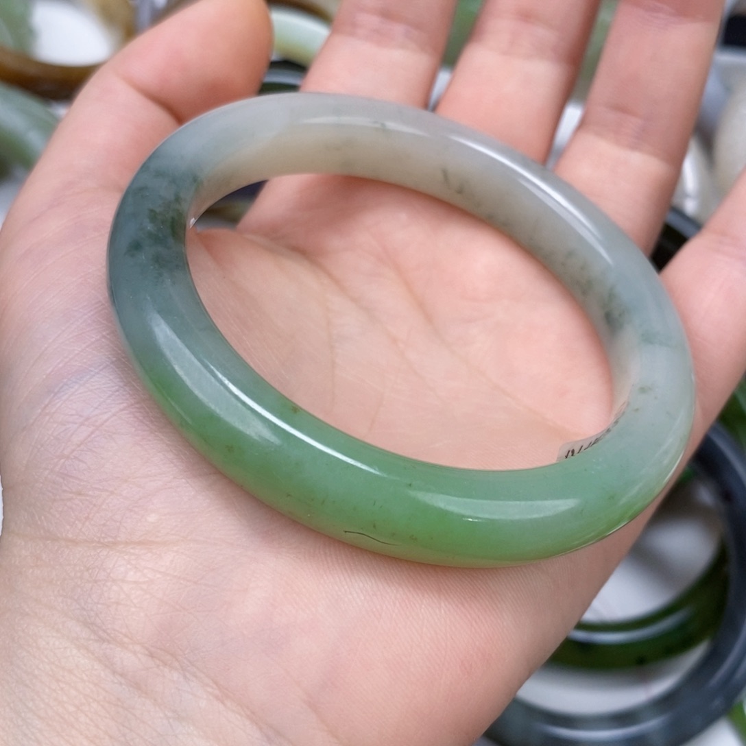 和田玉手镯58未镶嵌施*芳