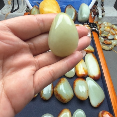 和田玉颈饰未镶嵌为***单