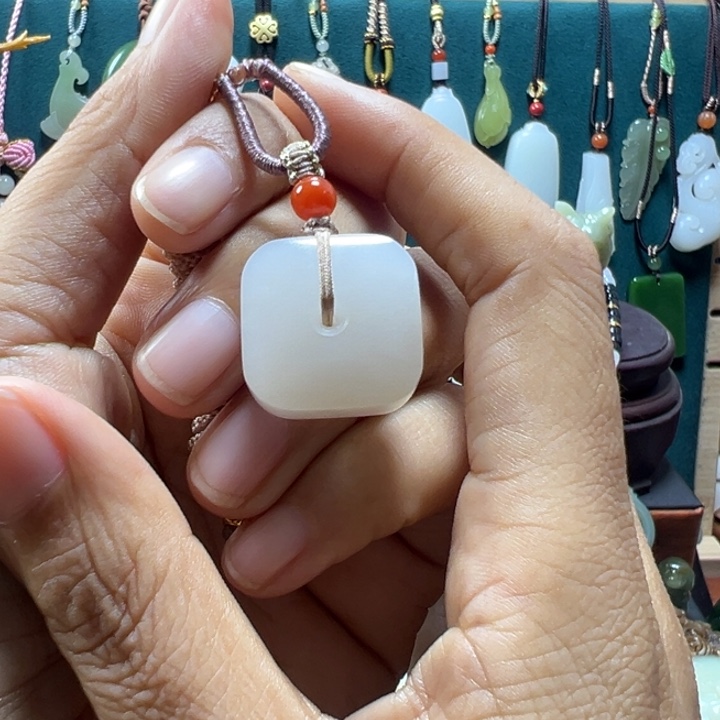 颈饰未镶嵌和田玉