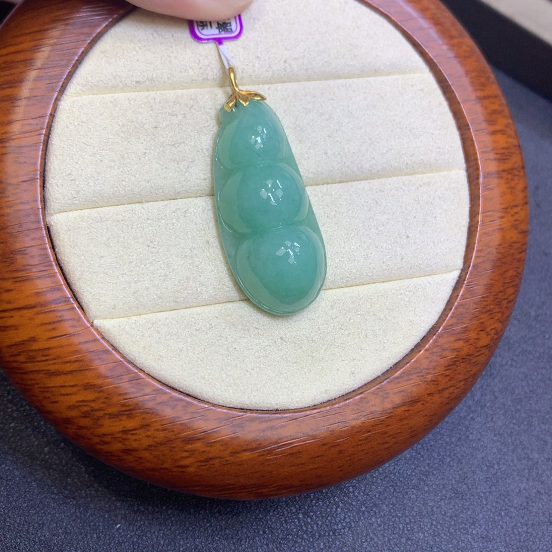 翡翠18K金镶嵌颈饰翡翠