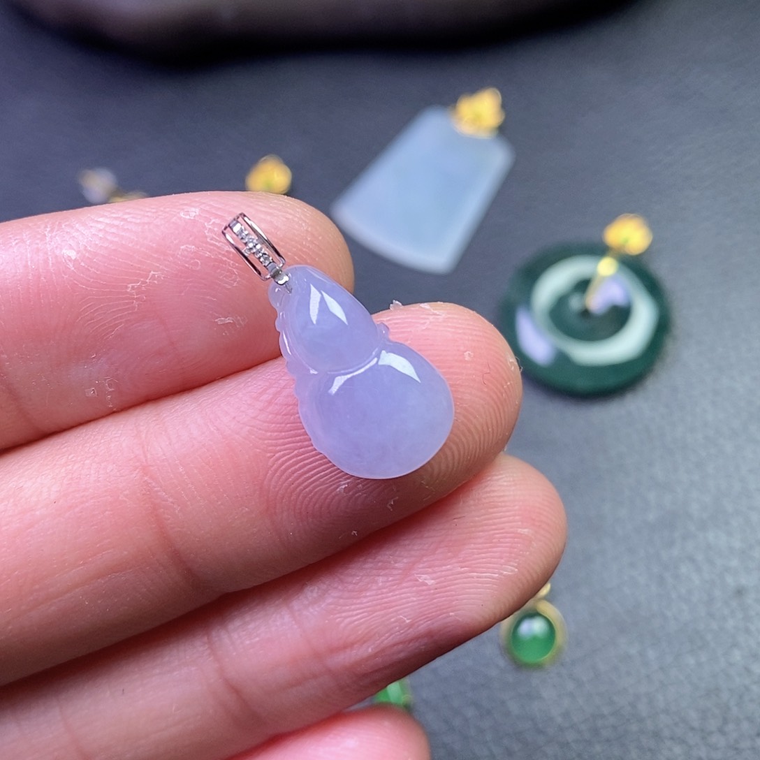 颈饰18K金镶嵌翡翠