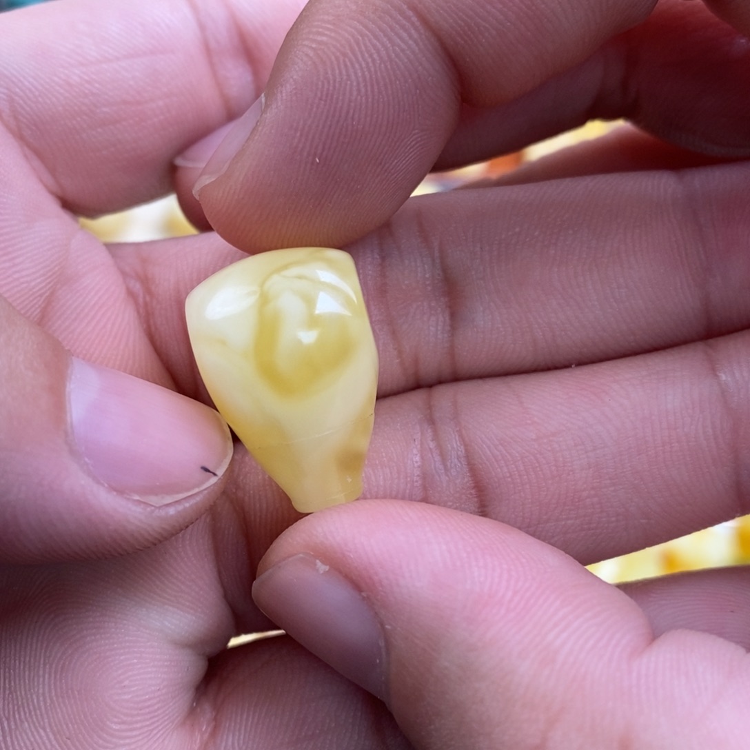 蹦***卡蜜蜡未镶嵌裸石配饰