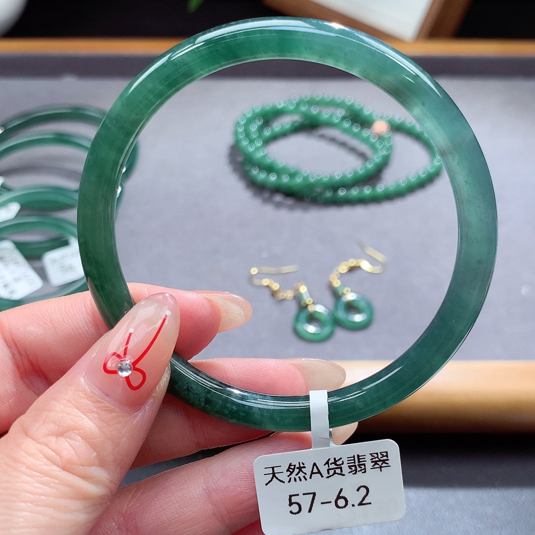 翡翠手镯（圆镯）未镶嵌