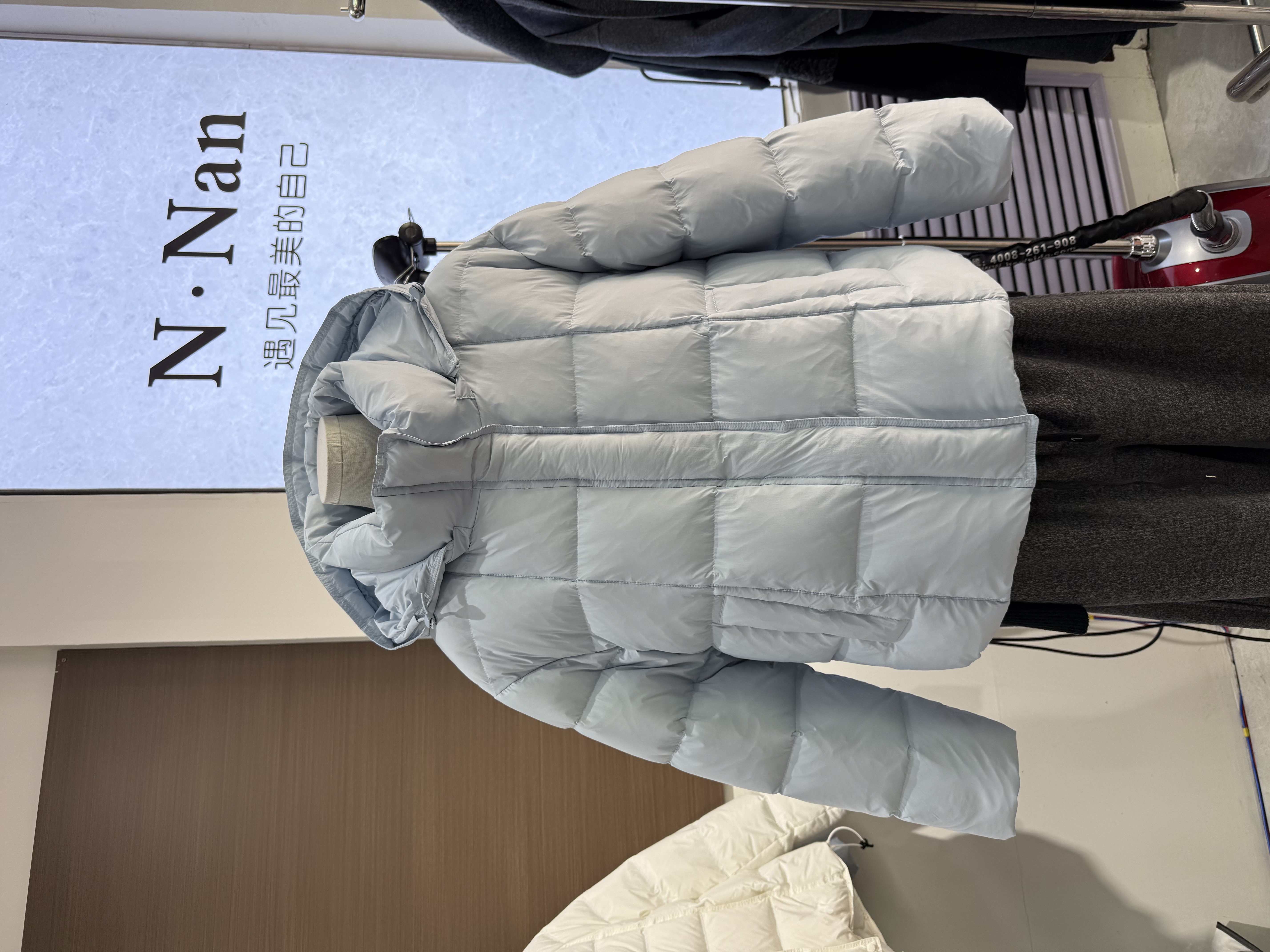 香港一诺 7115  常规款羽绒服 帽子可拆卸 （90白鸭绒）