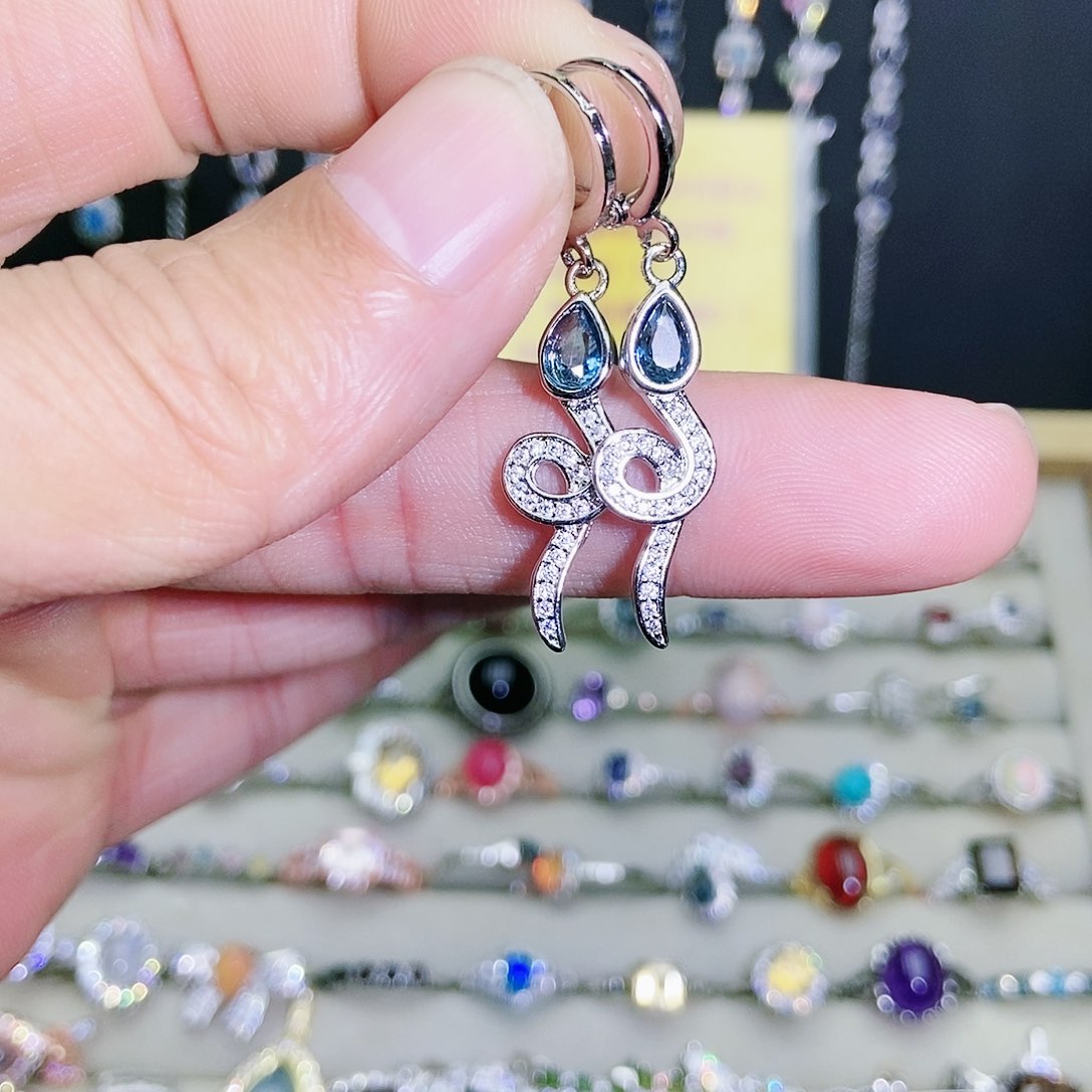 【闪购商品】未镶嵌托帕石耳饰