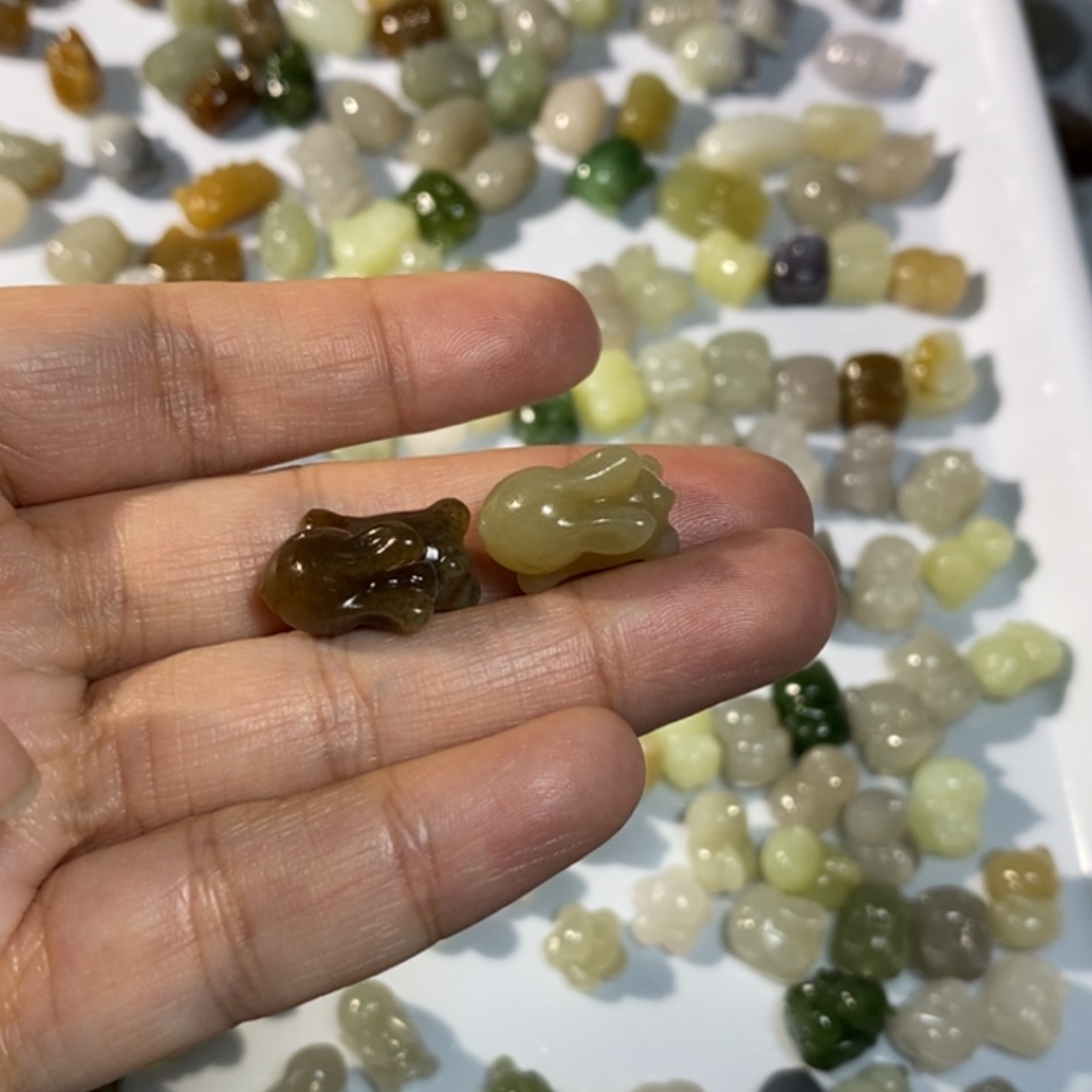 深***蓝和田玉未镶嵌手链