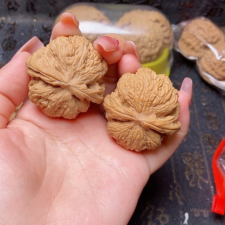 文玩核桃吊坠42全品粗筋