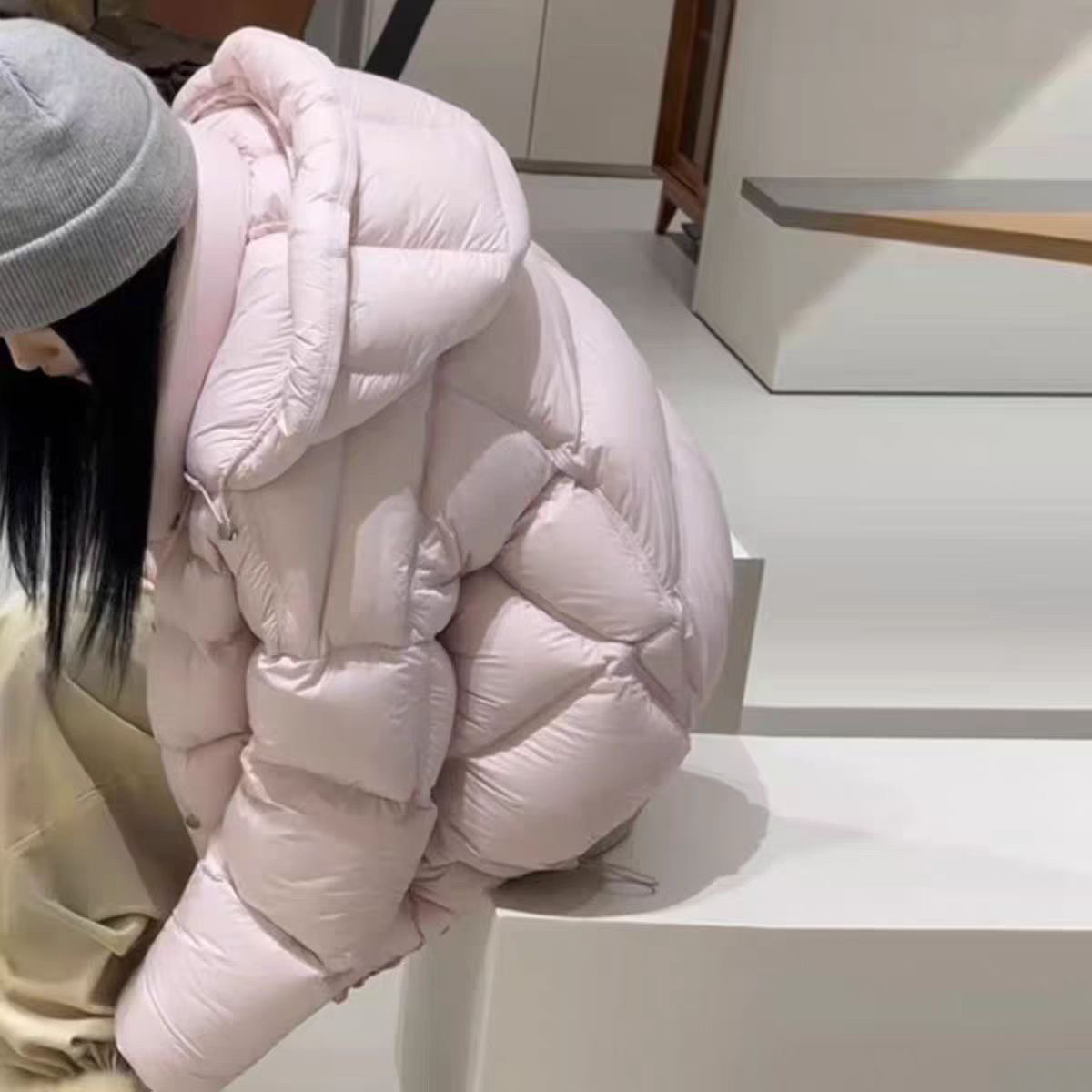 轻柔云感白鸭绒泡芙龟背女款短款连帽加厚外套
