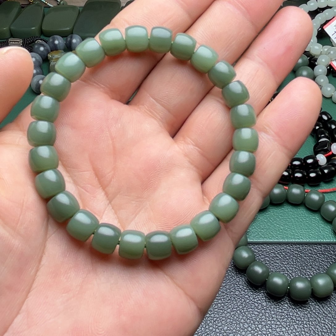 和田玉手链未镶嵌蓝调沙枣青卡8