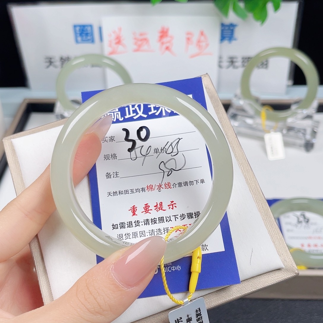 和田玉手镯未镶嵌