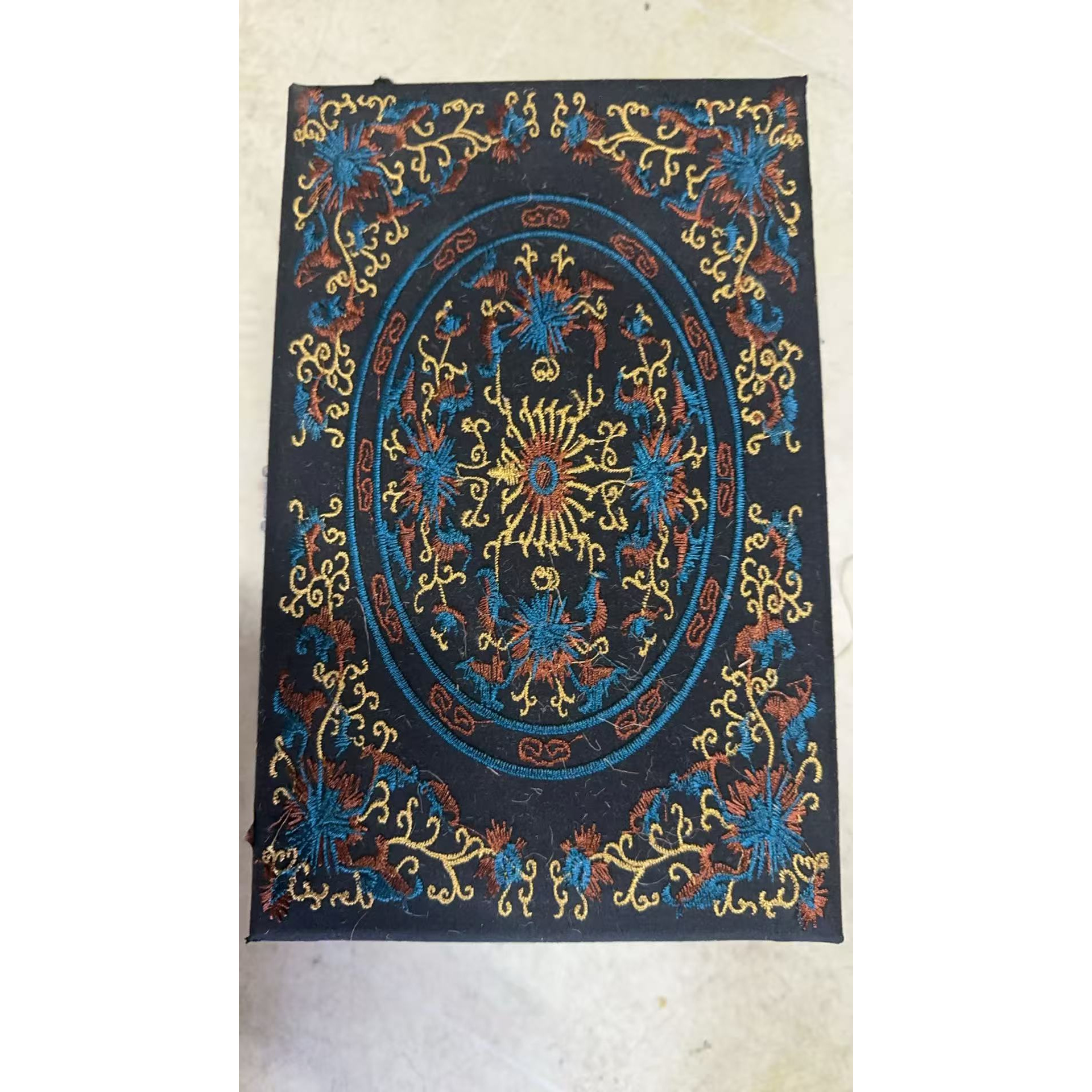 {闪购链接}黑刺绣花箱一对