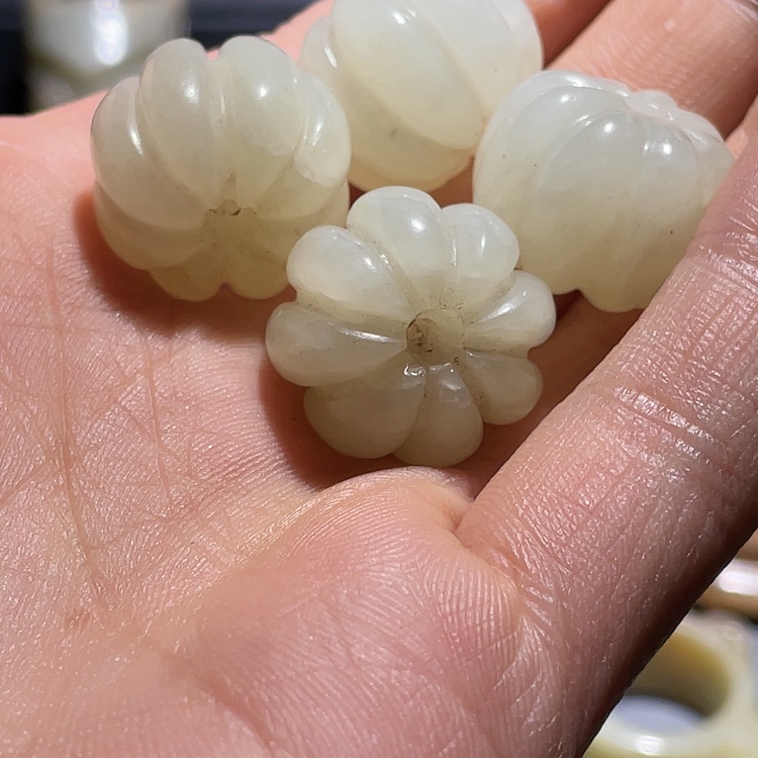 朗***润和田玉（糖玉）未镶嵌颈饰