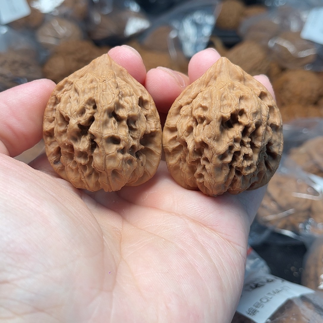 1文玩核桃血龙鸡心39-122