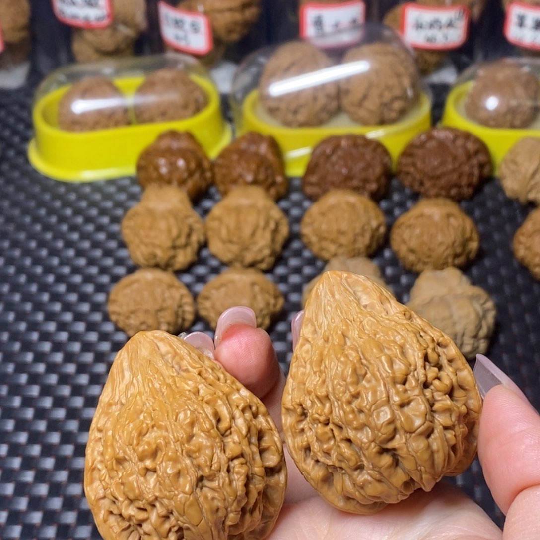 文玩核桃吊坠全品坐佛