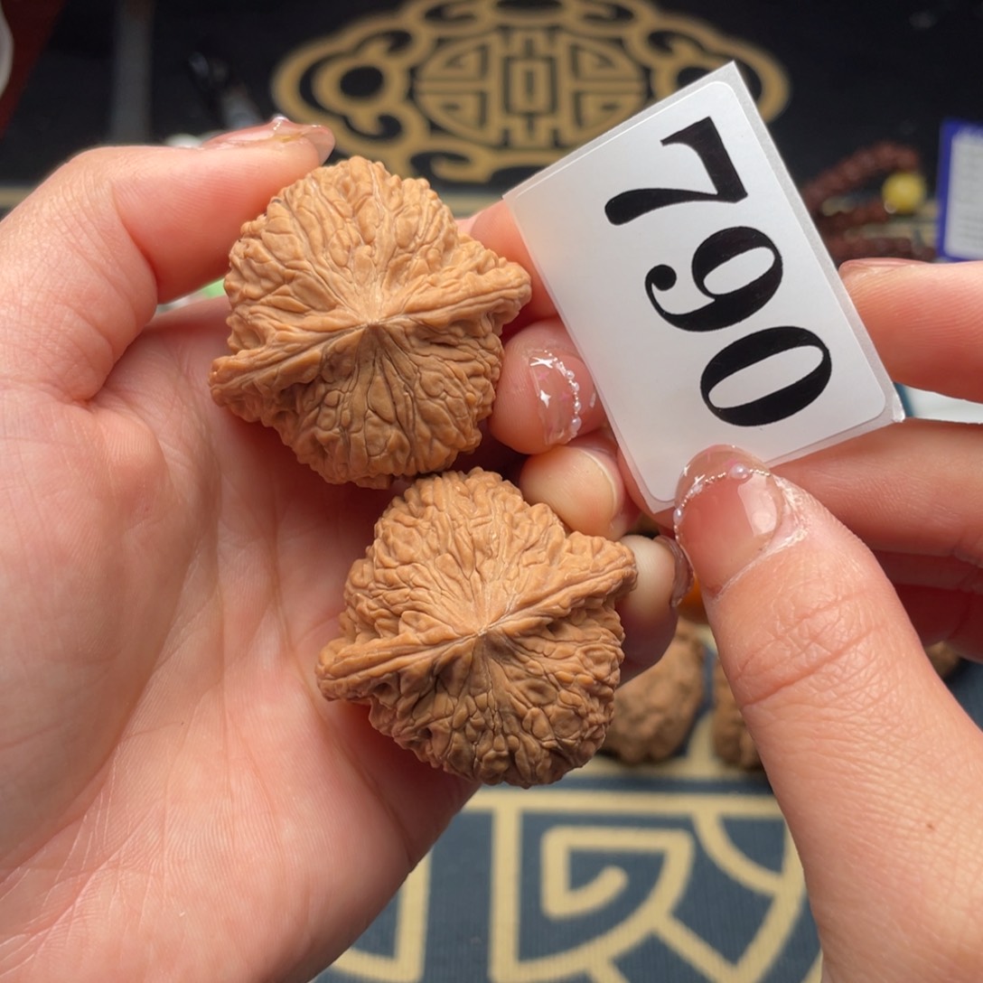 文玩核桃吊坠40全品泥鳅背790号。