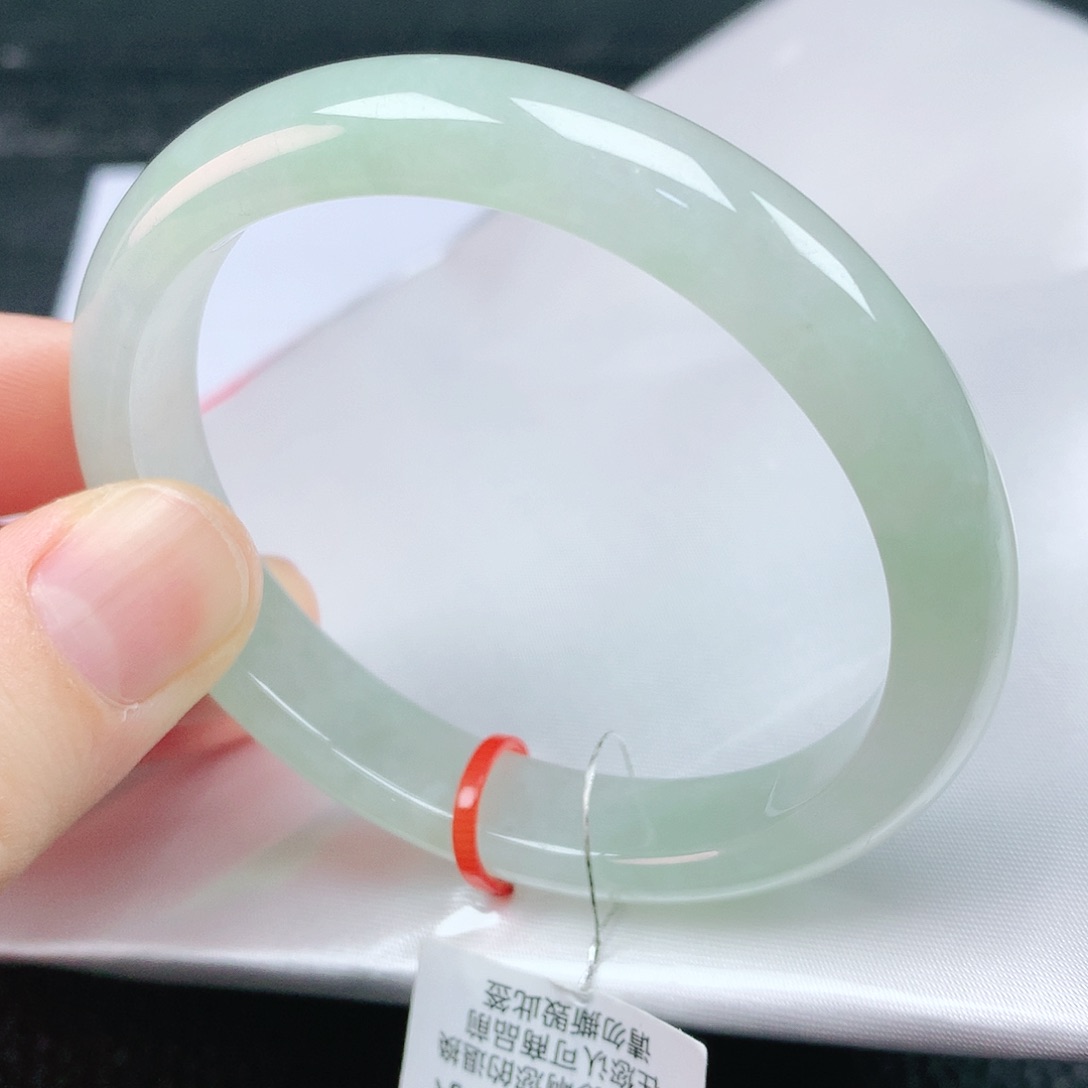 翡翠手镯未镶嵌54贵