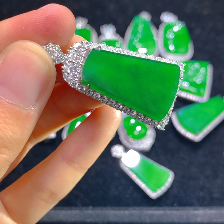 翡翠颈饰银S925镶嵌一个