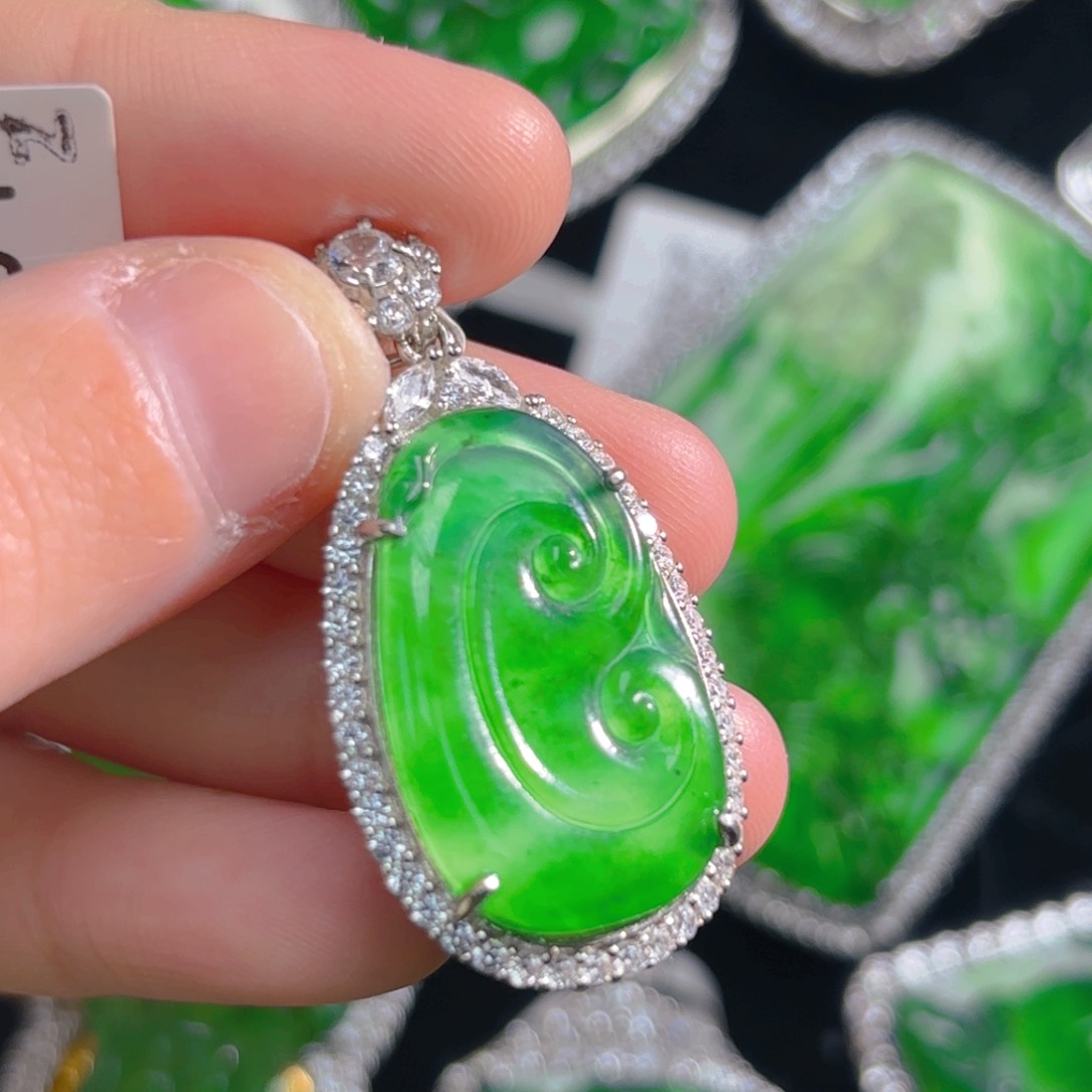 翡翠颈饰银S925镶嵌如意