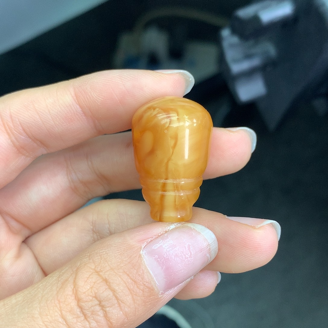 沈***尔琥珀未镶嵌珠宝奇石