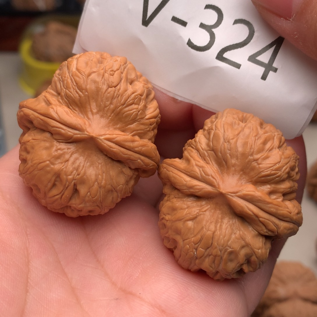 文玩核桃把件40元宝……….