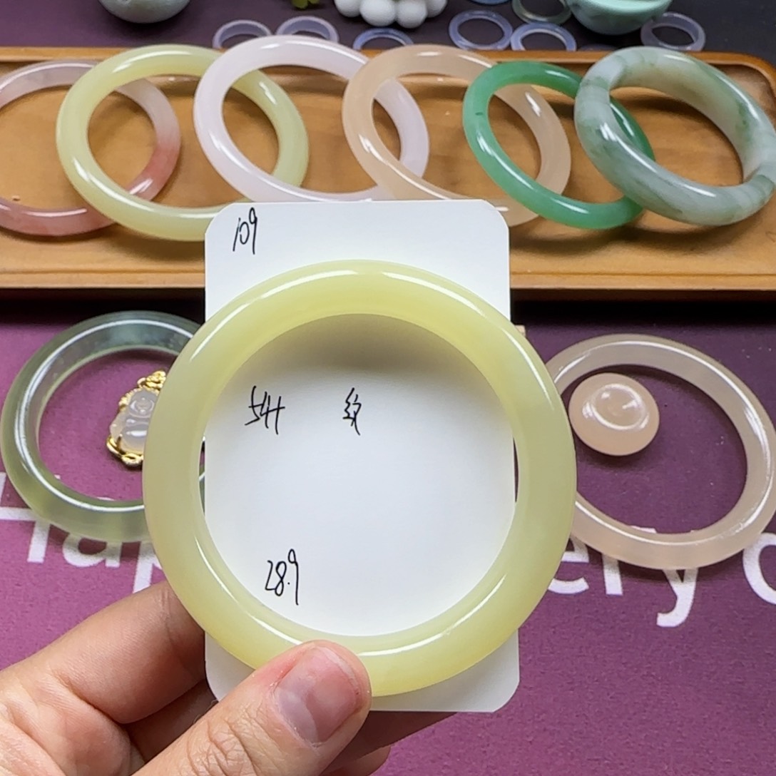 石英质玉手镯未镶嵌109