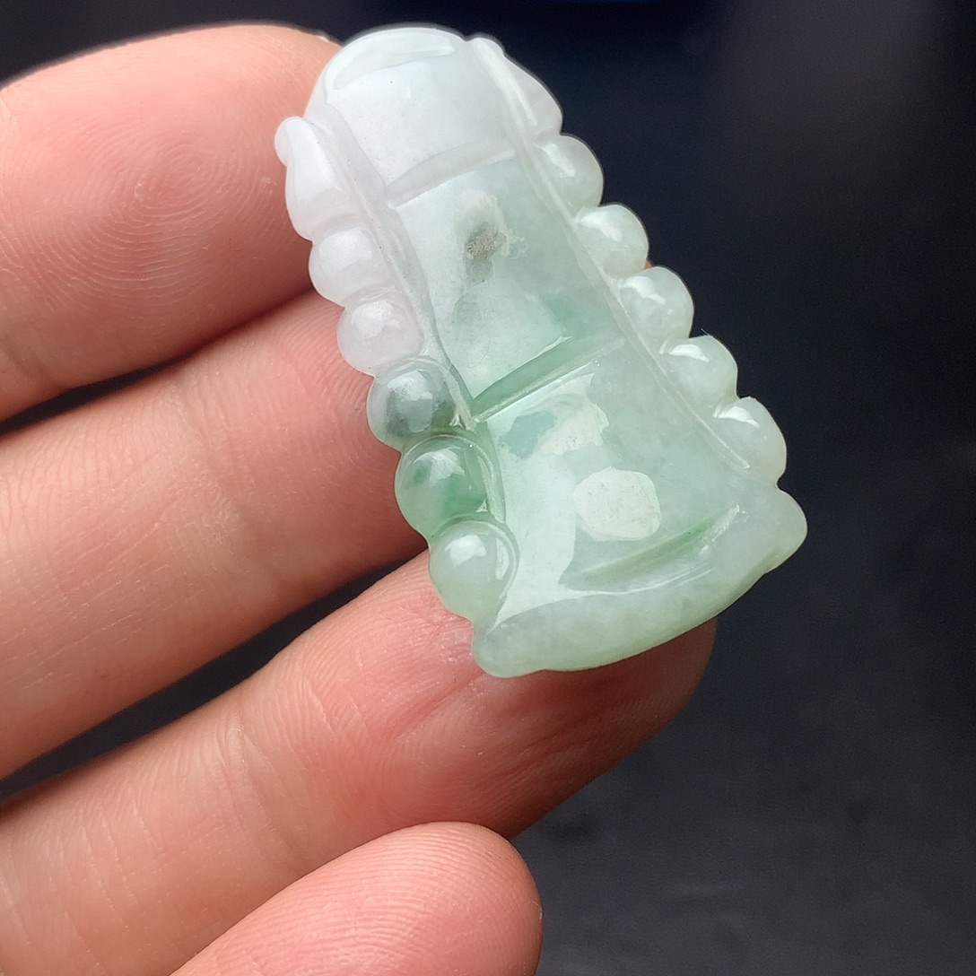 翡翠未镶嵌颈饰翡翠首饰和翡翠珠宝