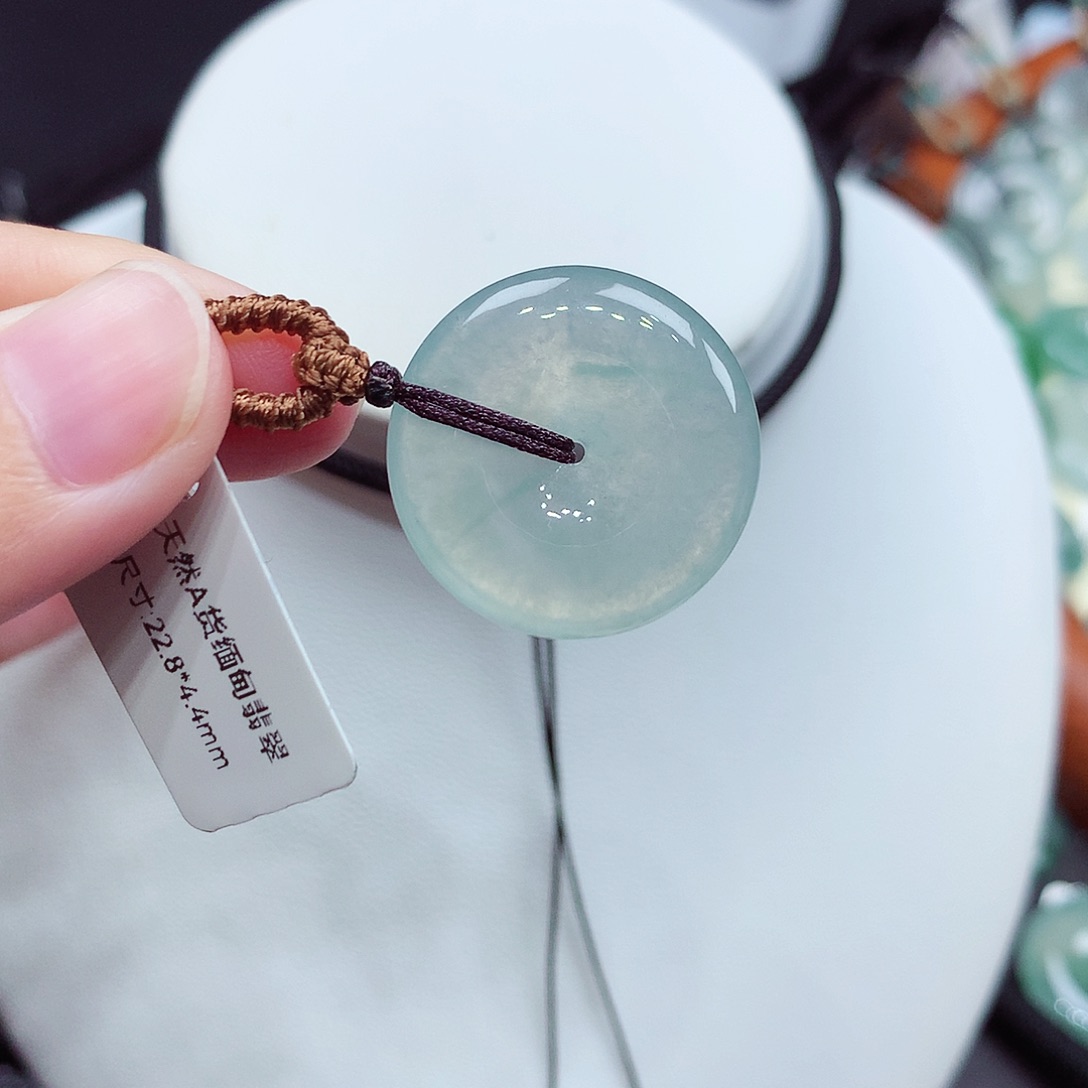 翡翠未镶嵌颈饰编号37，22.8/4.4