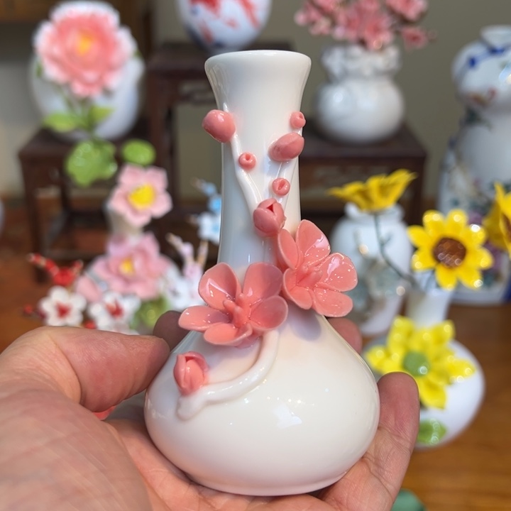 手工精致陶瓷摆件