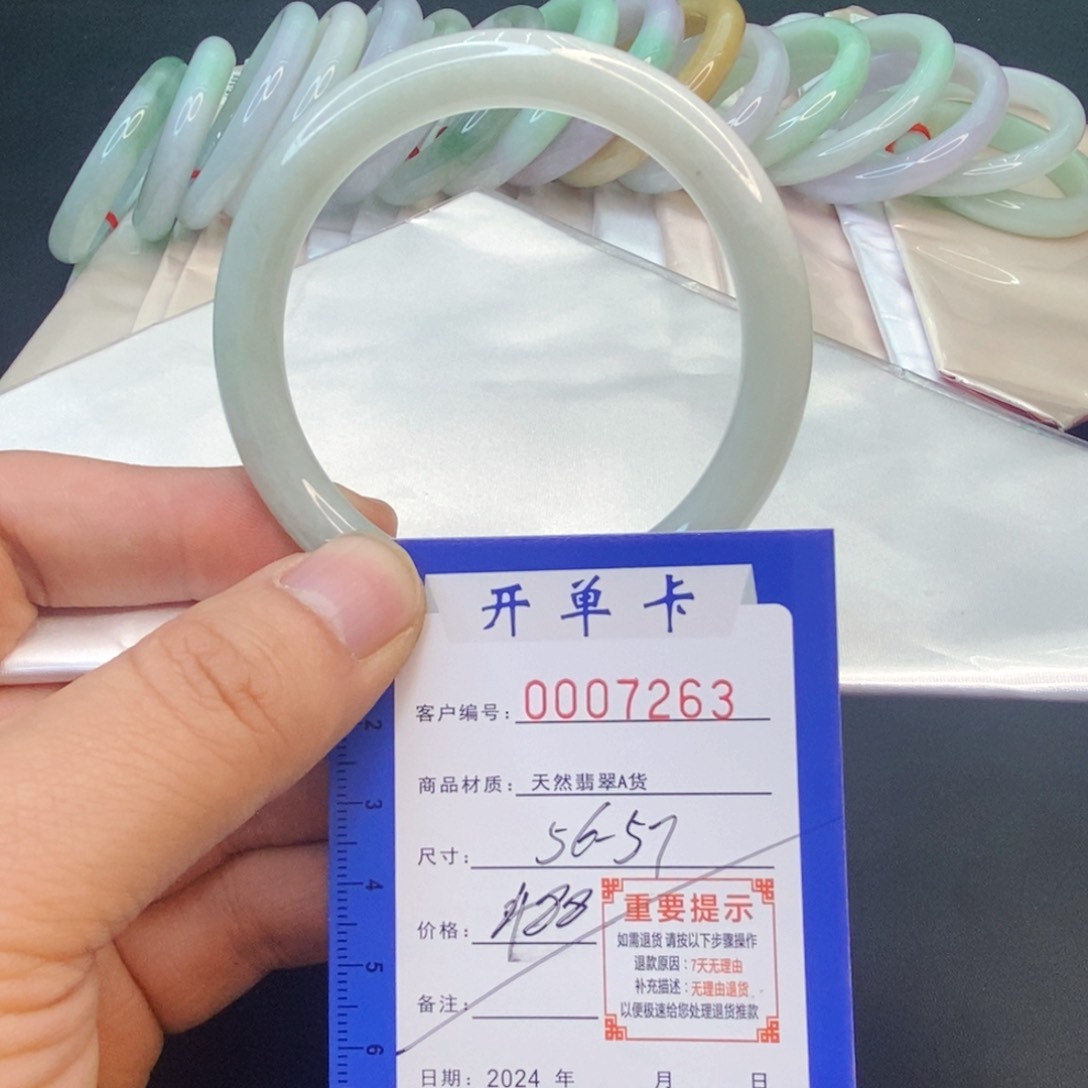 翡翠手镯未镶嵌翡翠