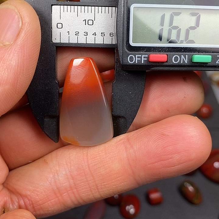 南红玛瑙未镶嵌车挂