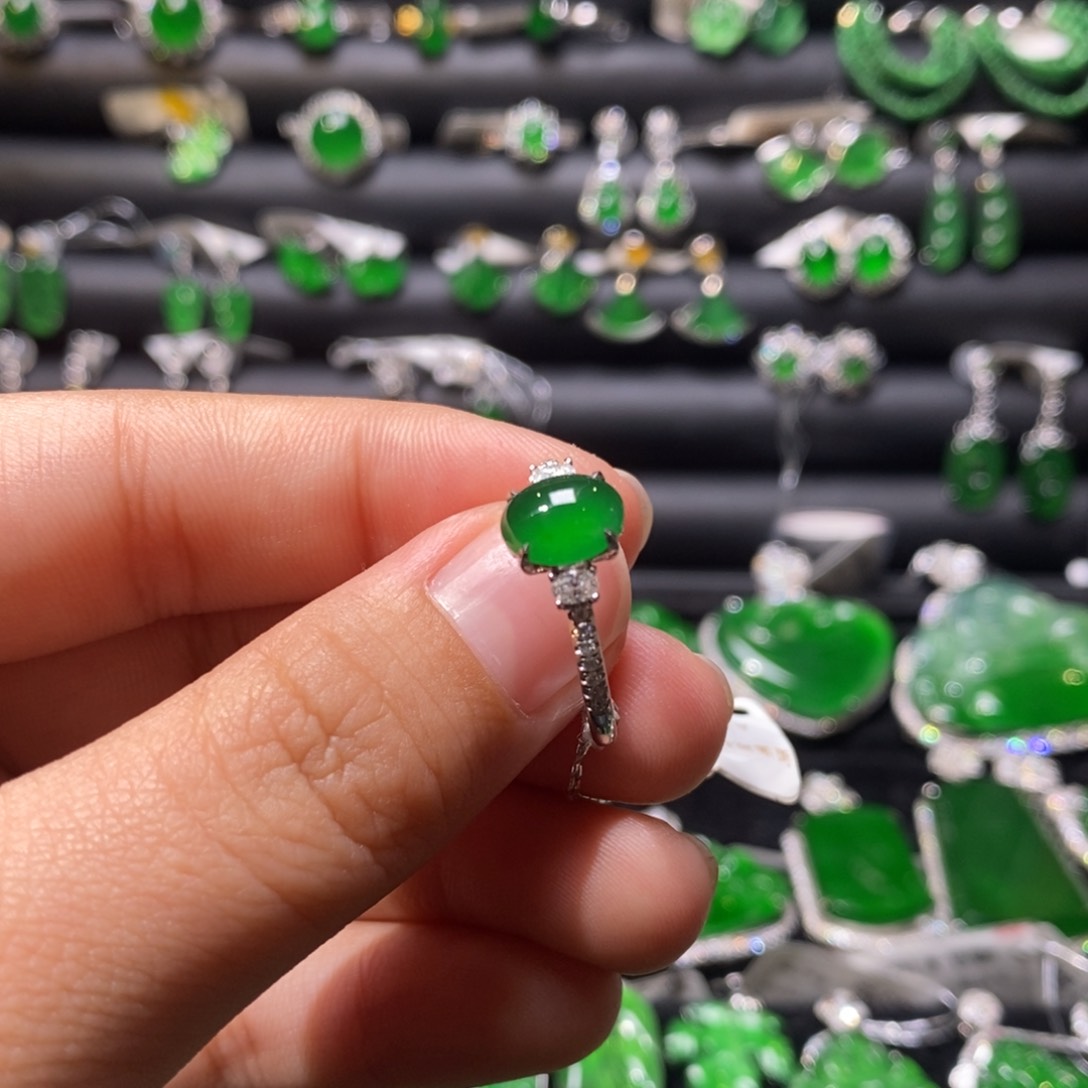 翡翠戒指18K金镶嵌天然翡翠