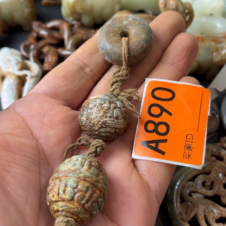 和田玉颈饰未镶嵌