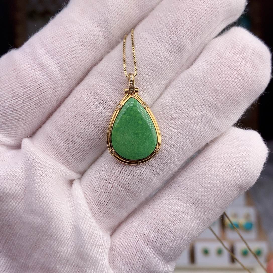 绿松石颈饰18K金镶嵌