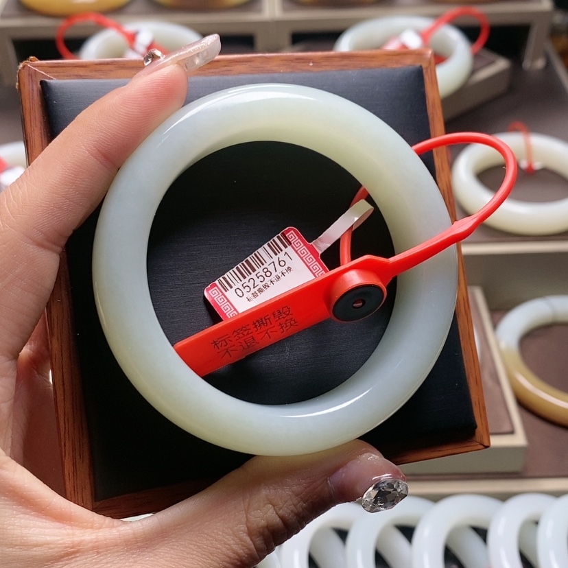 【闪购商品】和田玉手镯未镶嵌