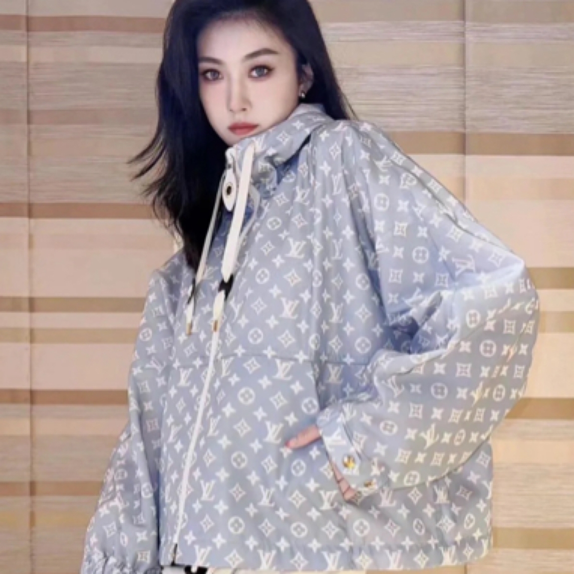 99新 LouisVuitton/路易威登 老花满印连帽冲锋衣/36码/38236