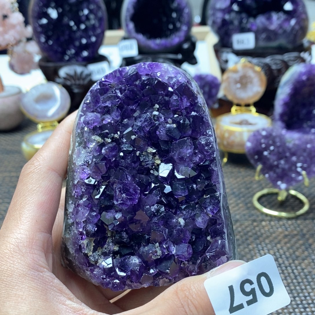 紫晶未镶嵌大型摆件（非配饰）