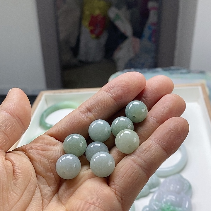 朋***朋翡翠未镶嵌颈饰我