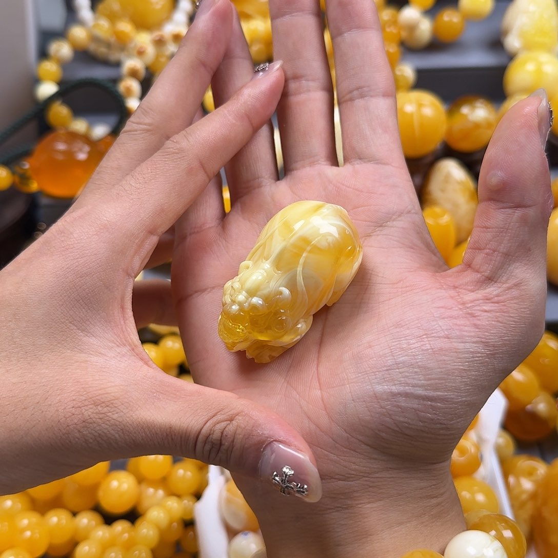 蜜蜡珠宝奇石未镶嵌貔貅