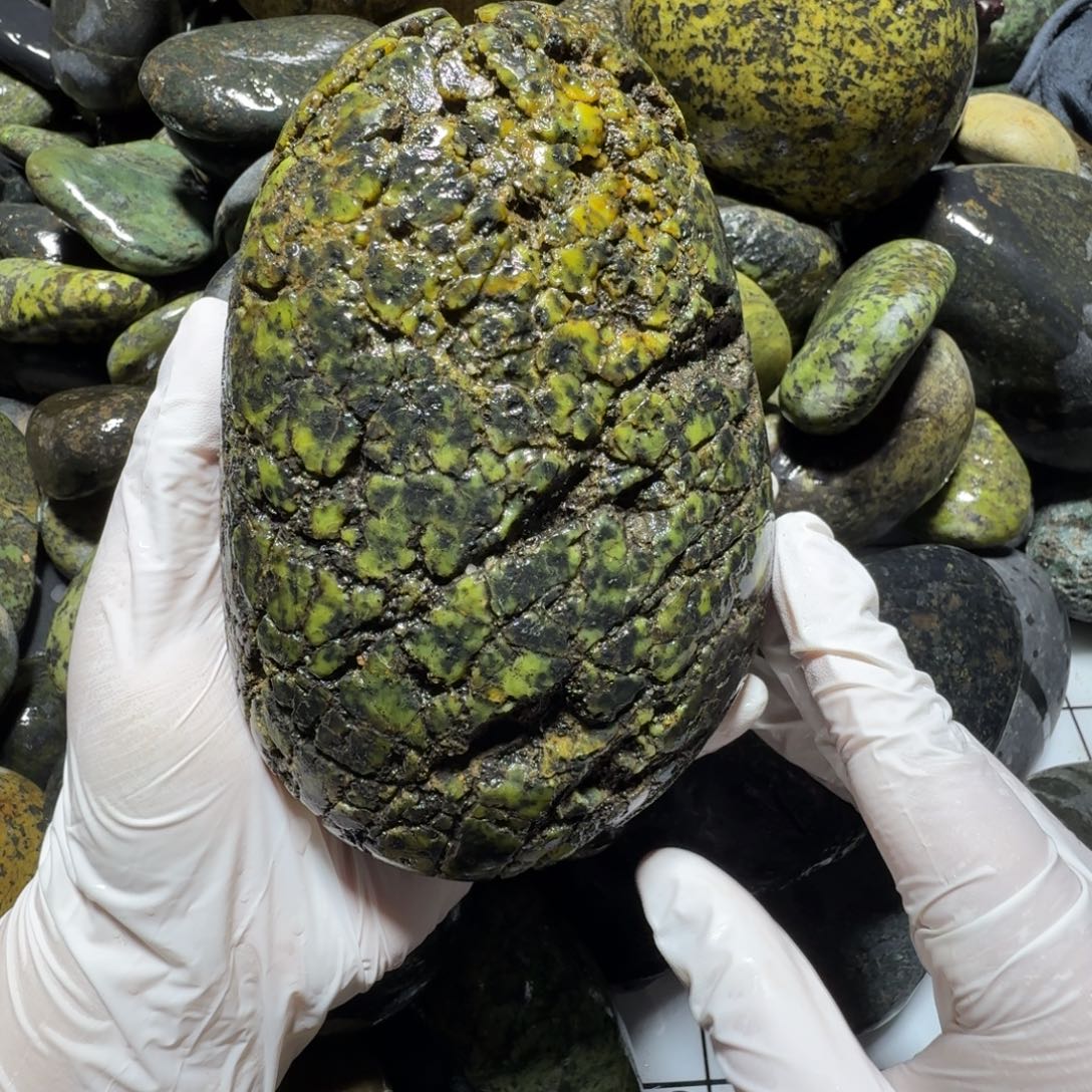 用***2蛇纹石玉未镶嵌西藏藏玉药王石