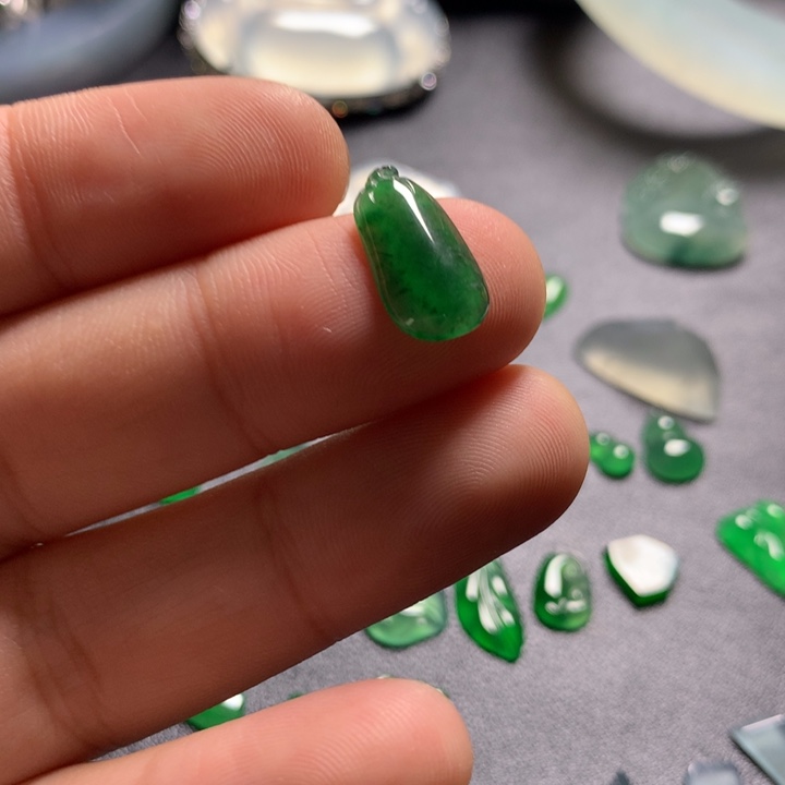 舒***景定制翡翠未镶嵌天然翡翠A货福瓜