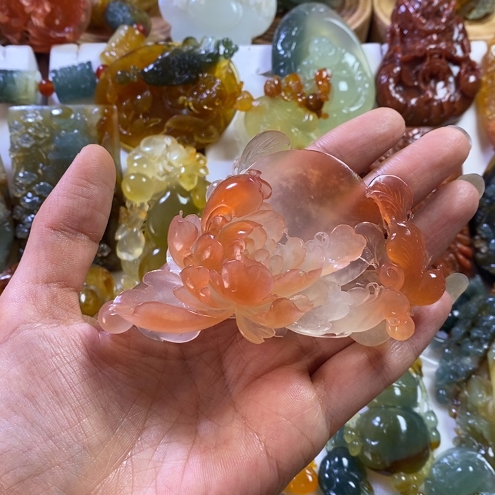 浮***佳蛇纹石玉未镶嵌颈饰