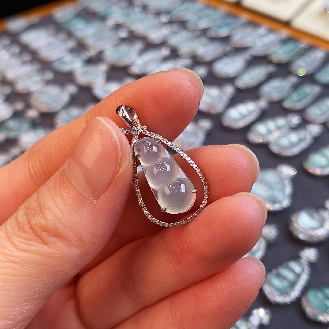 翡翠颈饰未镶嵌天然缅甸a货翡翠福豆