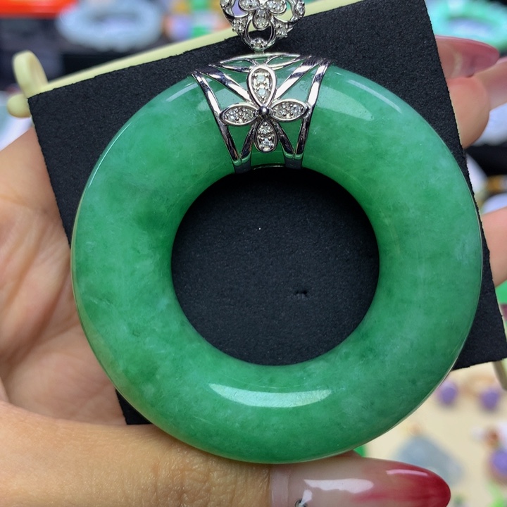 18K金镶嵌翡翠手链翡翠